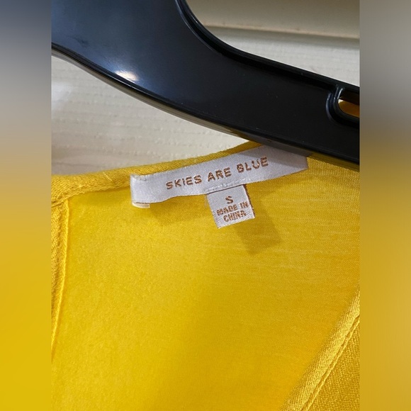 Skies Are Blue Yellow Lace Detail Women's Top Size Small - Picture 5 of 8